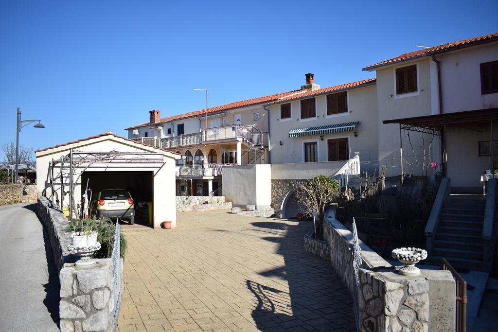 Apartments Blue Dream Malinska Exterior photo